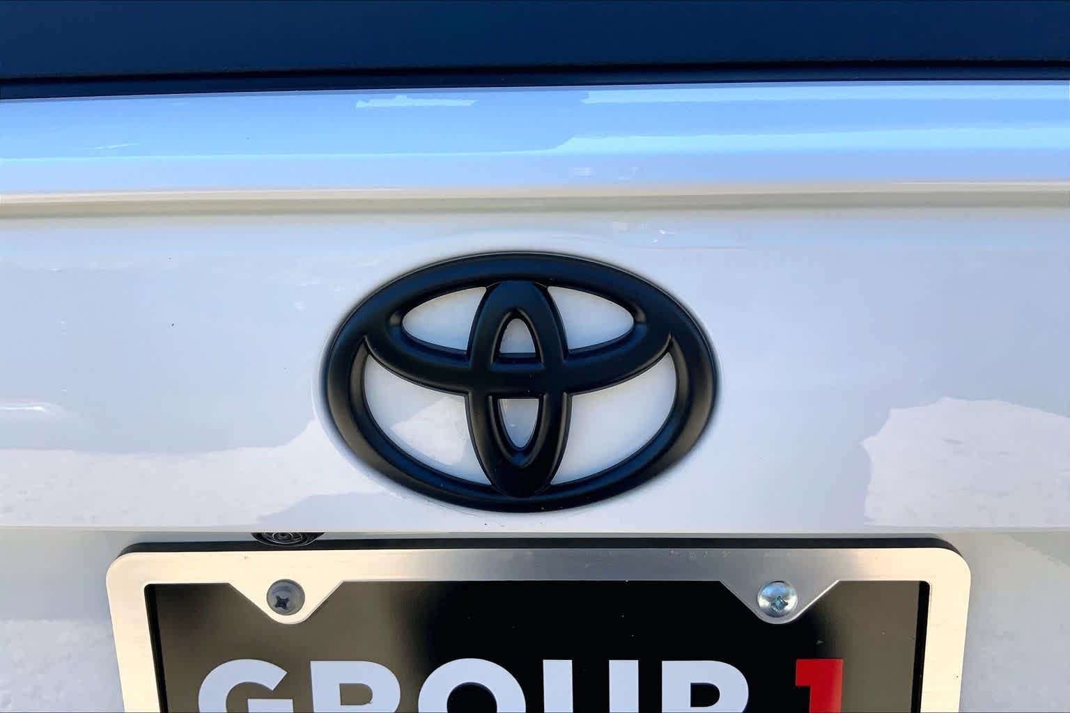 Used 2025 Ice Cap Toyota Hybrid XLE image 28
