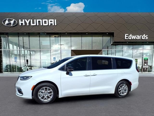 Used 2024 White Chrysler Touring L image 3