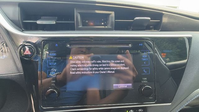 Used 2018 White Toyota SE image 23