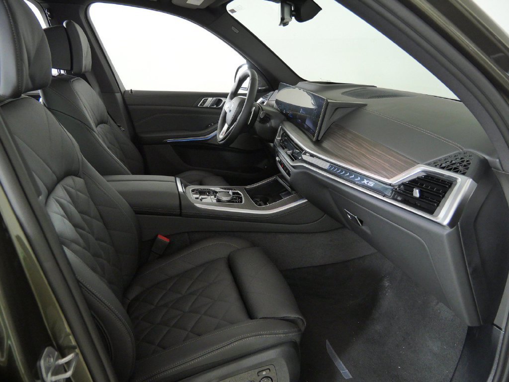 New 2026 Manhattan Green Metallic BMW xDrive50e image 20