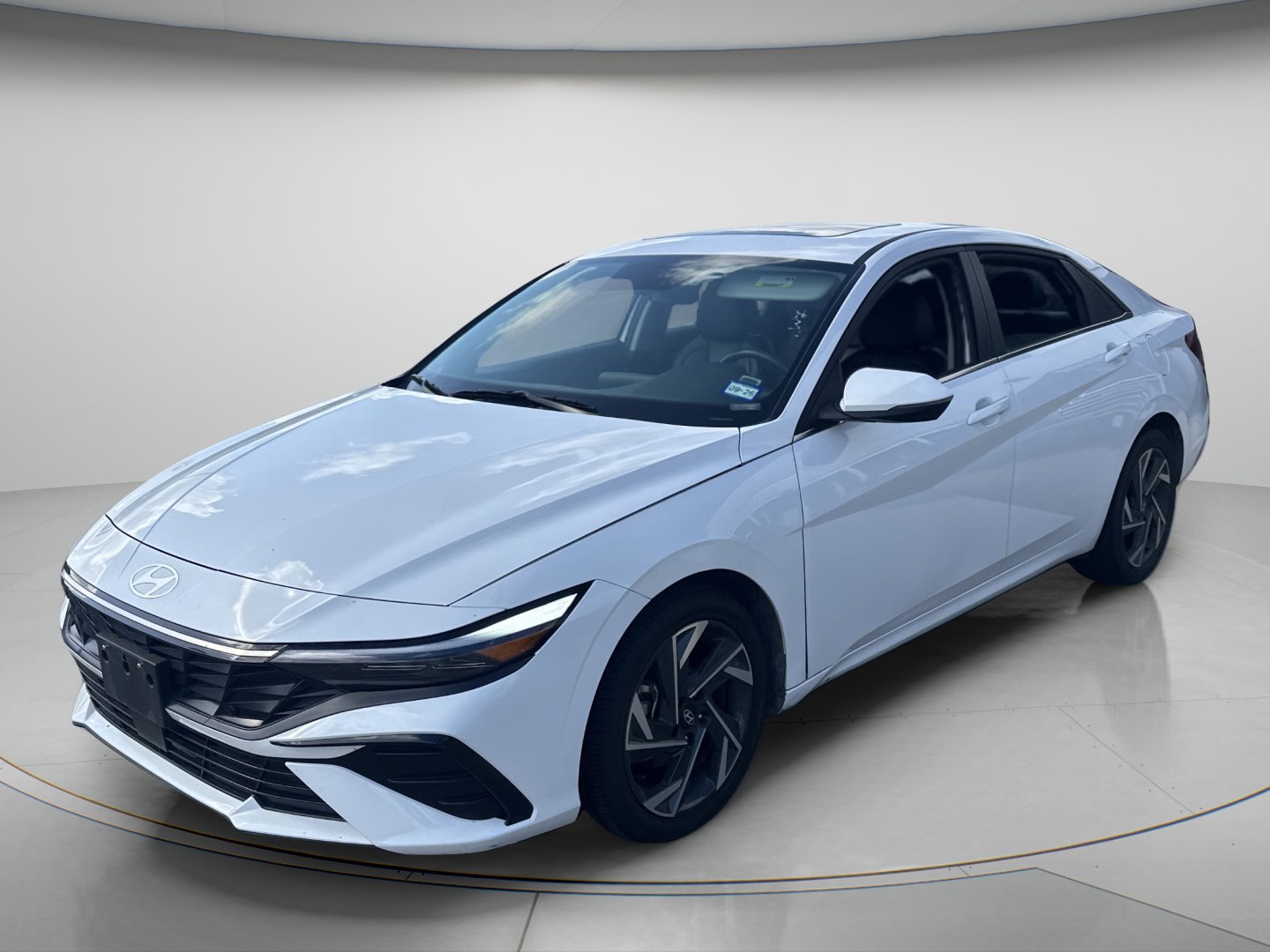 Used 2025 Serenity White Hyundai Limited image 3