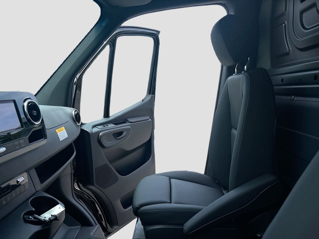 New 2026  Mercedes-Benz Cargo 170 WB image 37