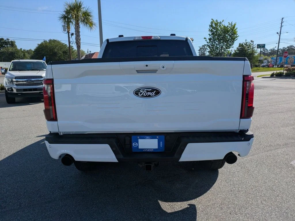 New 2026 Oxford White Ford XLT image 5