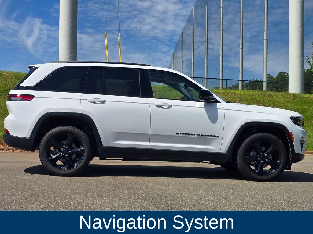 Used 2023 White Jeep Limited image 2