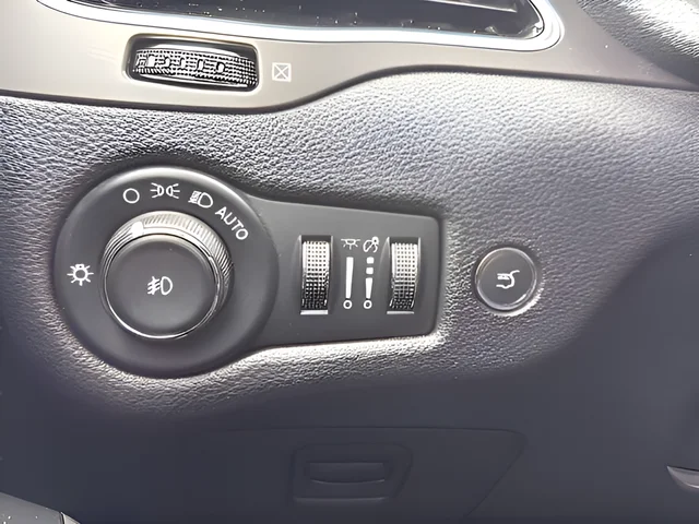 Used 2022 White Jeep Limited image 10