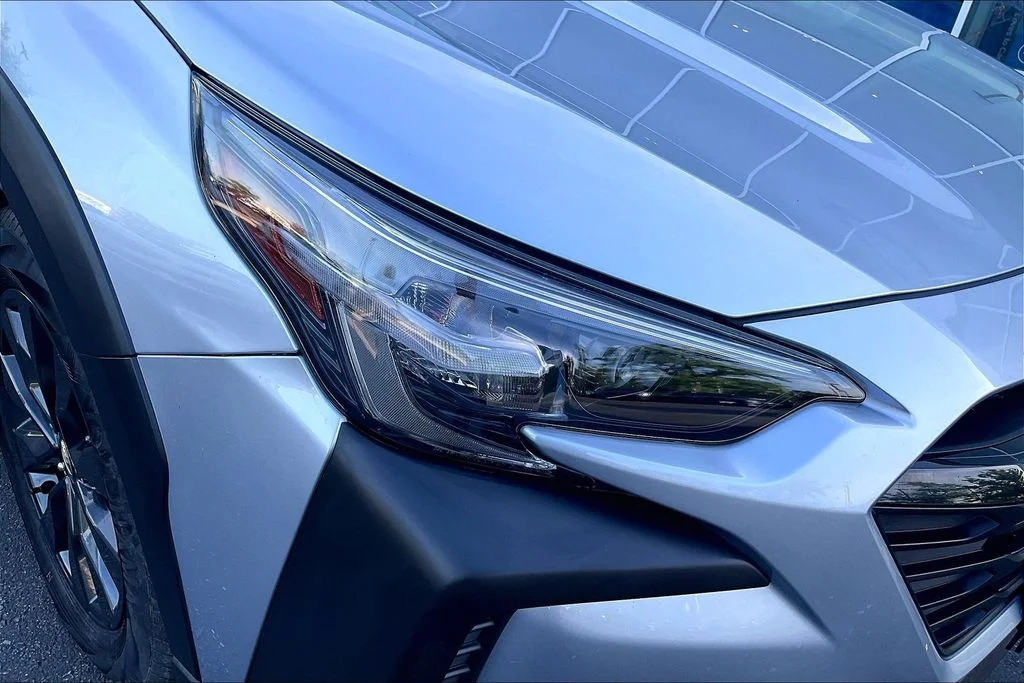 Used 2025 Silver Subaru Onyx Edition image 33