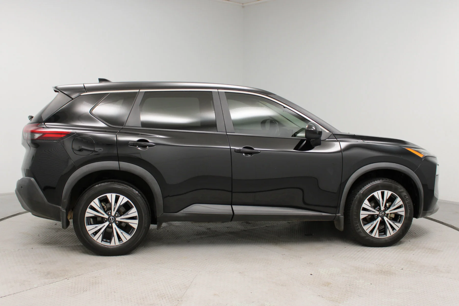 Used 2023 Super Black Nissan FWD SV image 7