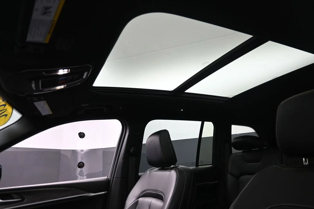 Used 2025 White Jeep Limited image 26