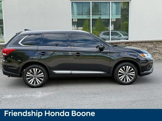 Used 2020 Black Mitsubishi SEL image 4