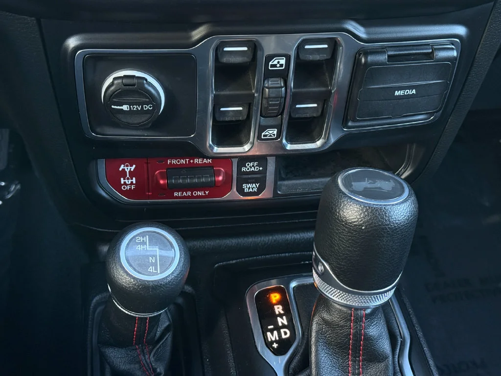 Used 2023  Jeep Rubicon image 27