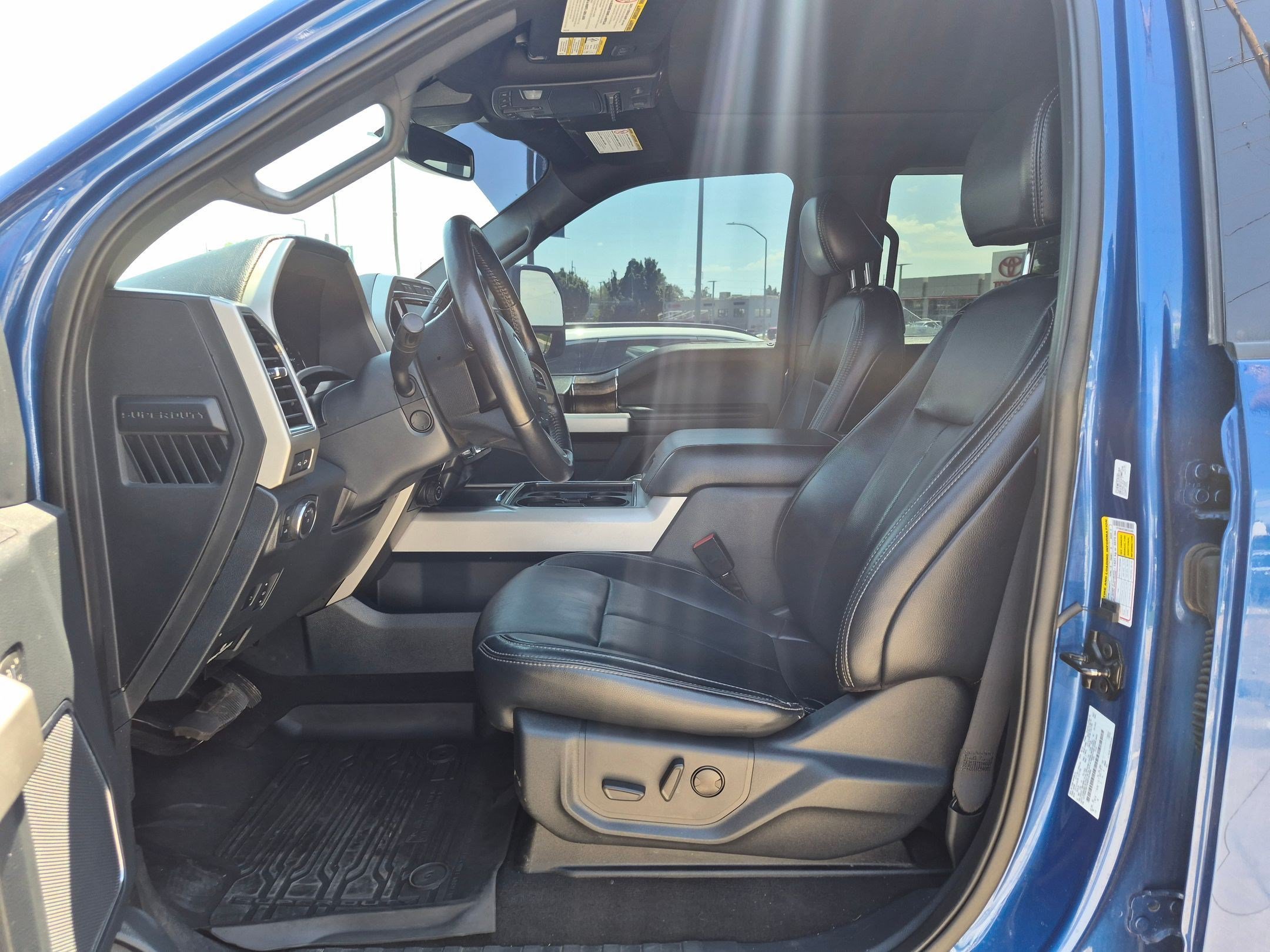 Used 2022 Blue Metallic Ford LARIAT image 15