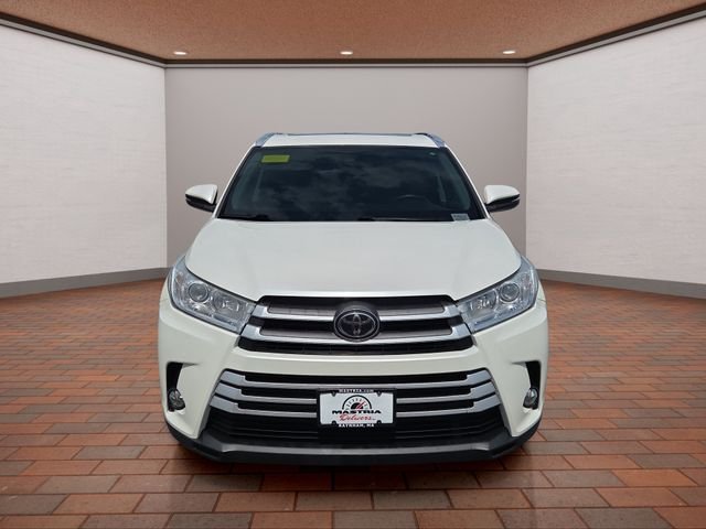 Used 2019 White Toyota XLE image 29