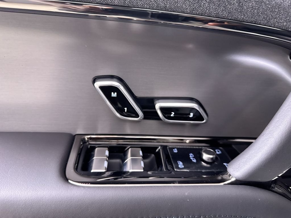 New 2026 Fuji White Land Rover SE image 12