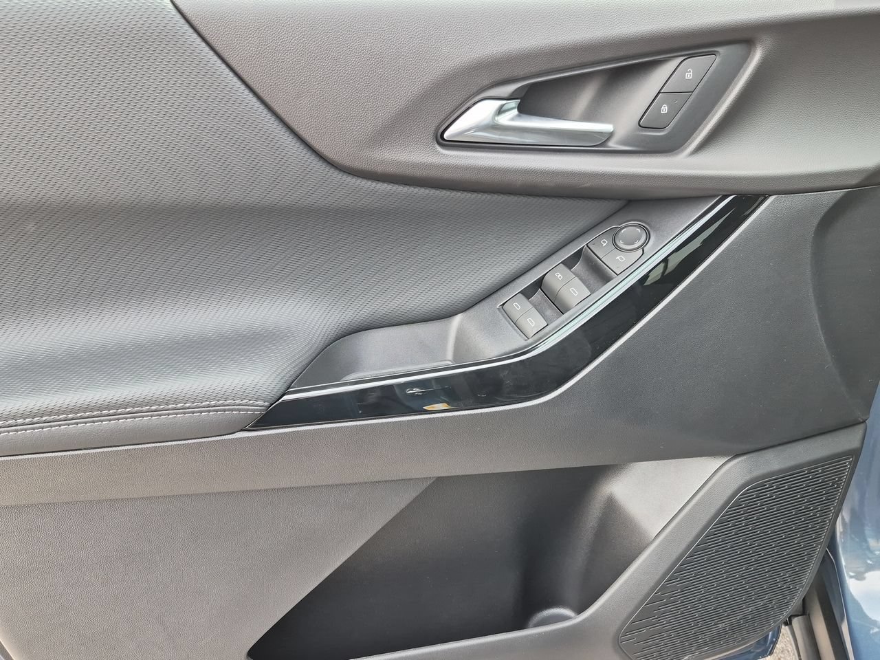 New 2027 Lakeshore Blue Metallic Chevrolet LT image 22