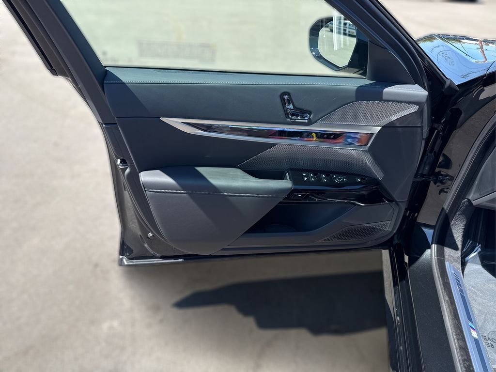 New 2026 Black BMW 750e xDrive image 26