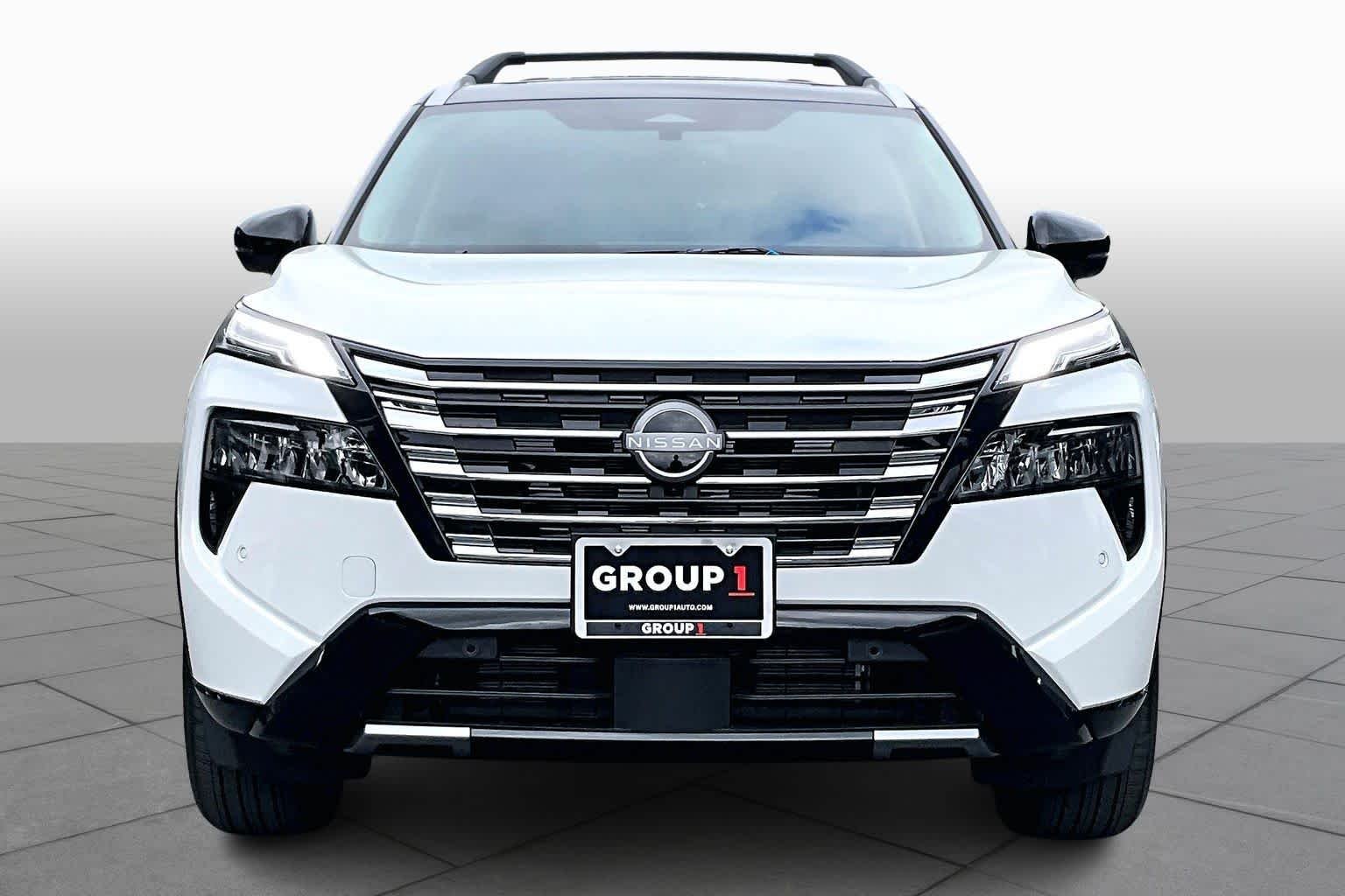 New 2026 2T WHT BLK XKJP Nissan Platinum image 3
