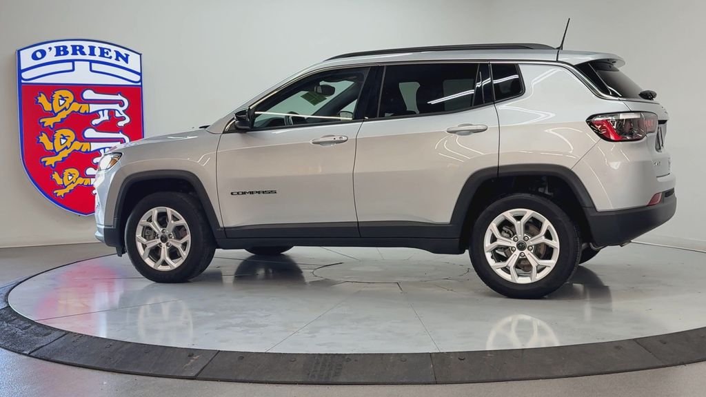 Used 2025 Silver Jeep Latitude image 7