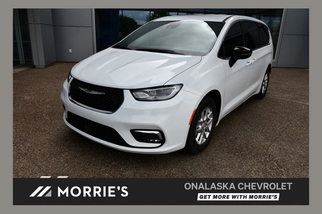 2025 Chrysler Pacifica Select's photo