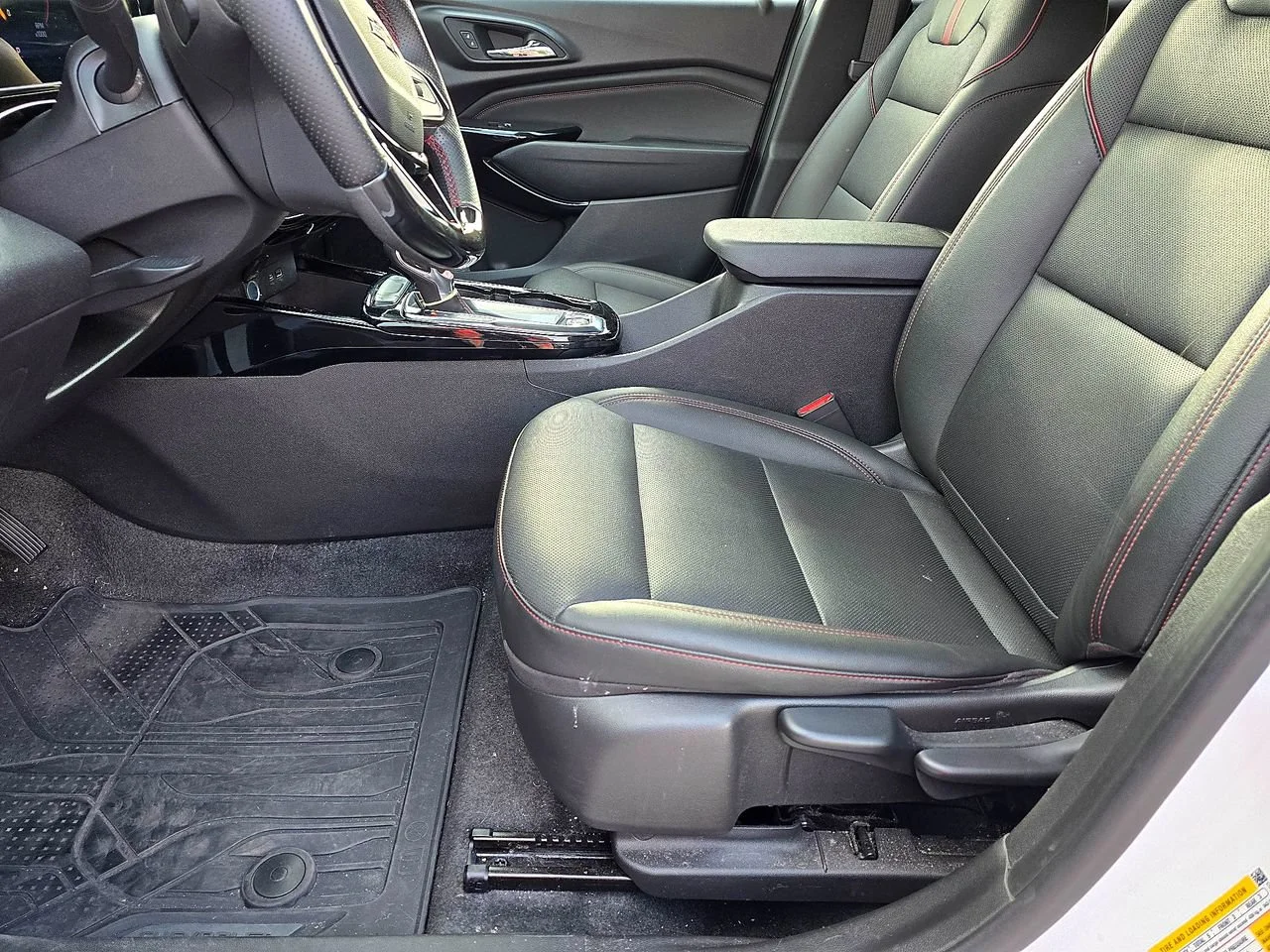Used 2025 Summit White Chevrolet 2RS image 12