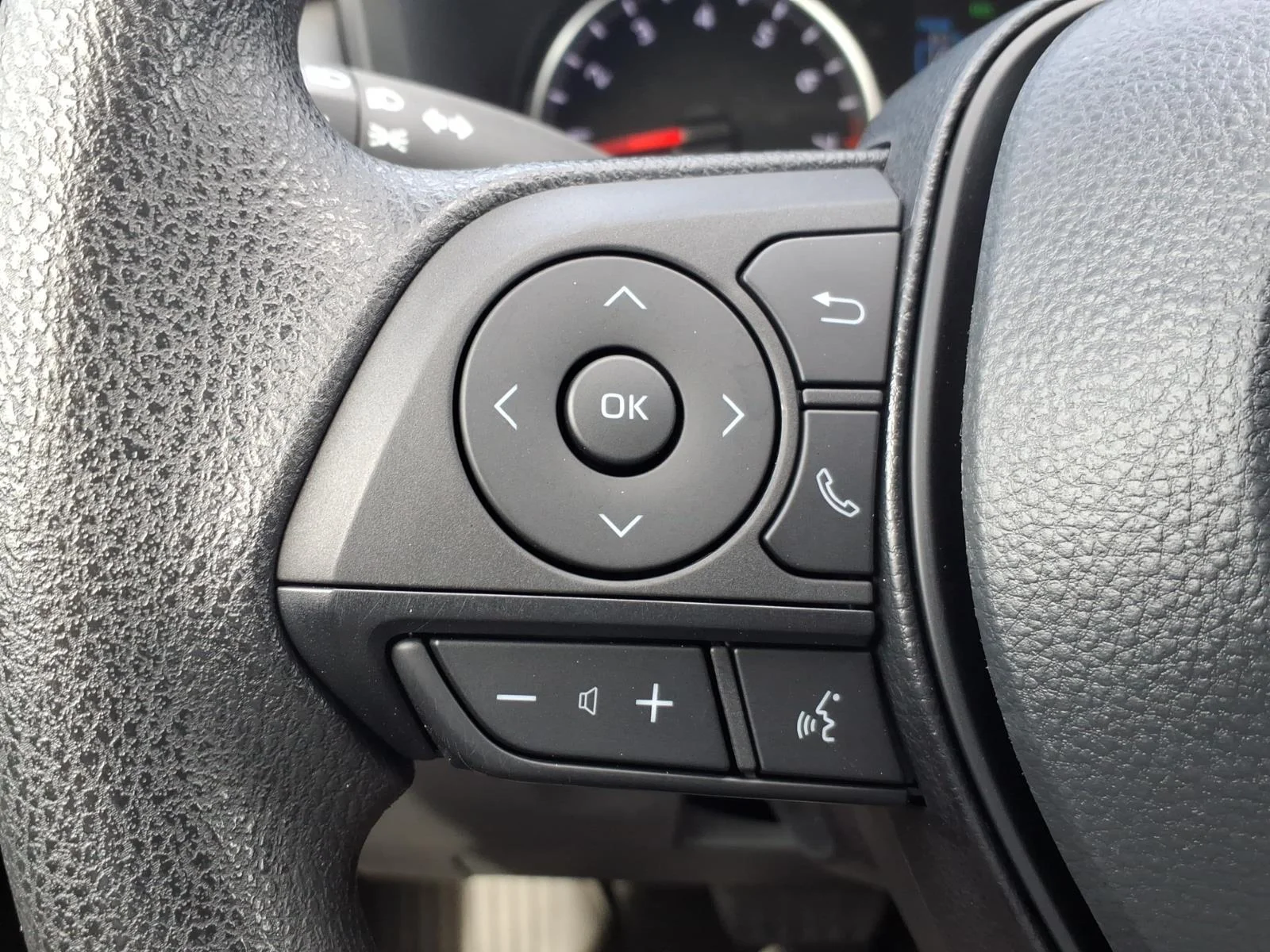 Used 2022 Magnetic Gray Metallic Toyota LE image 22