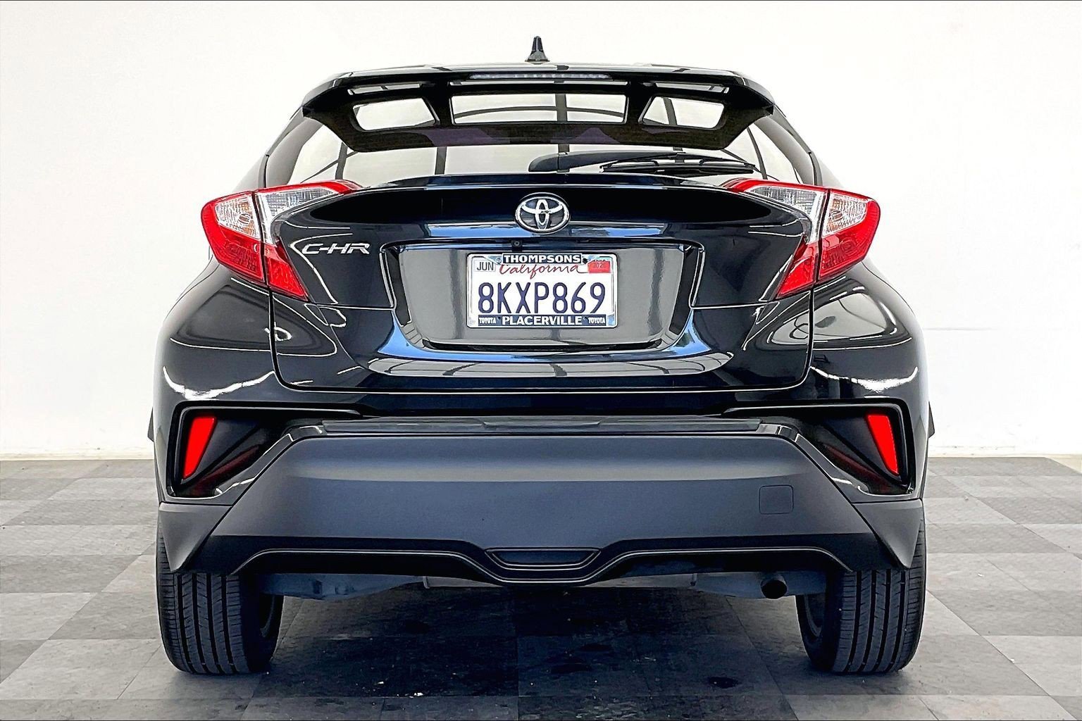 2019 Toyota C-HR XLE photo 2