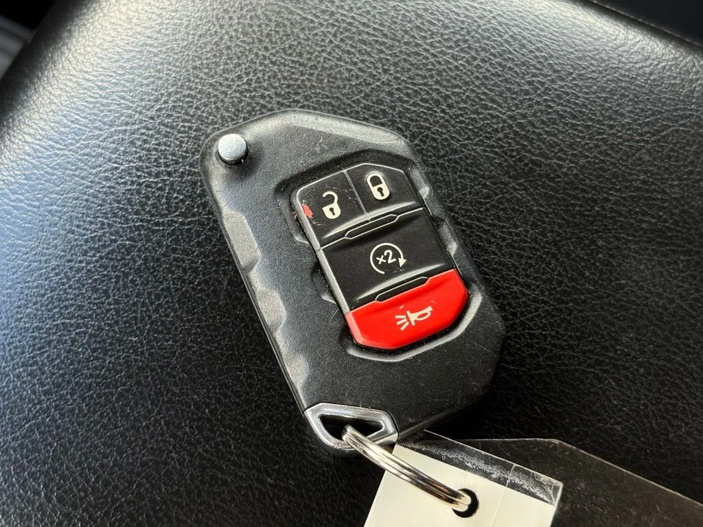 Used 2020 Black Jeep Sport image 37