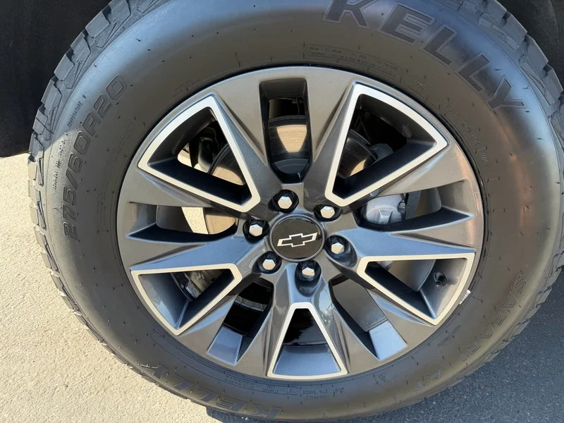 Used 2024 Summit White Chevrolet Z71 image 34