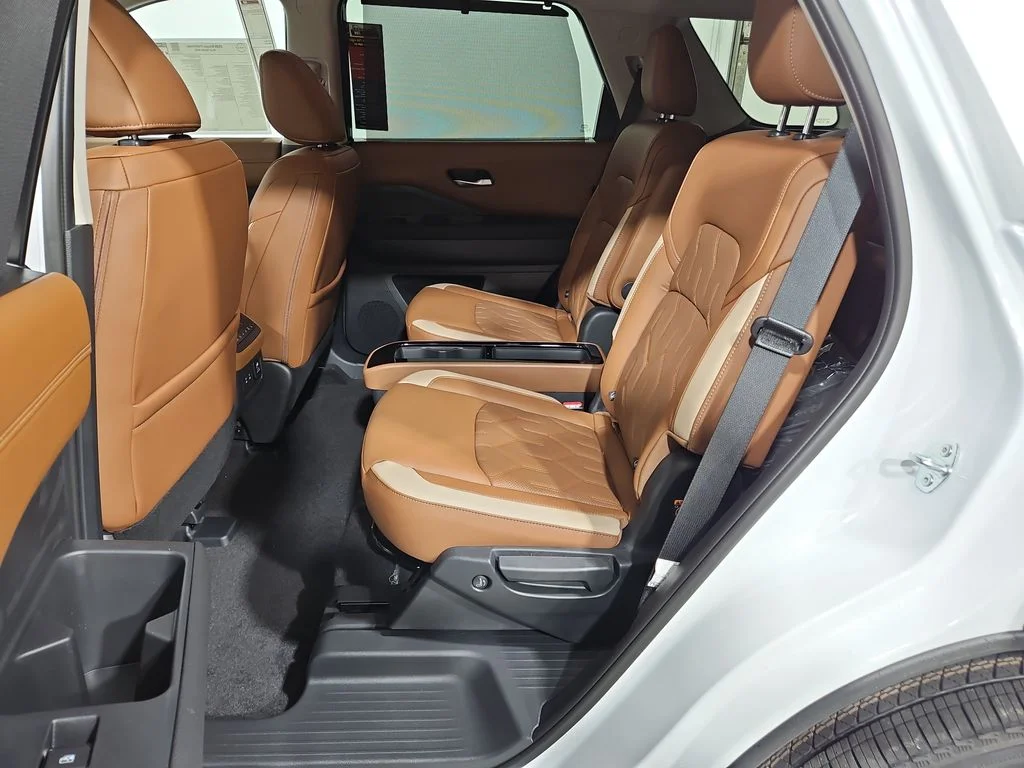 New 2026 Everest White Pearl TriCoat Nissan Platinum image 24