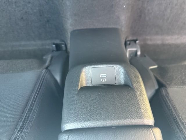 Used 2025 White Nissan 1.6 SV image 17