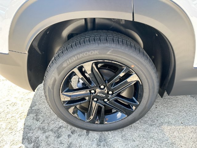 New 2026 Summit White Chevrolet LT image 47