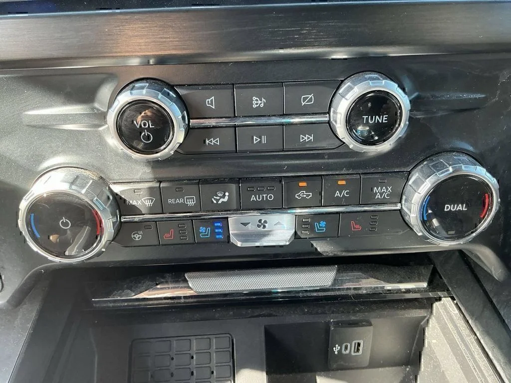 Used 2023 Oxford White Ford Lariat image 17