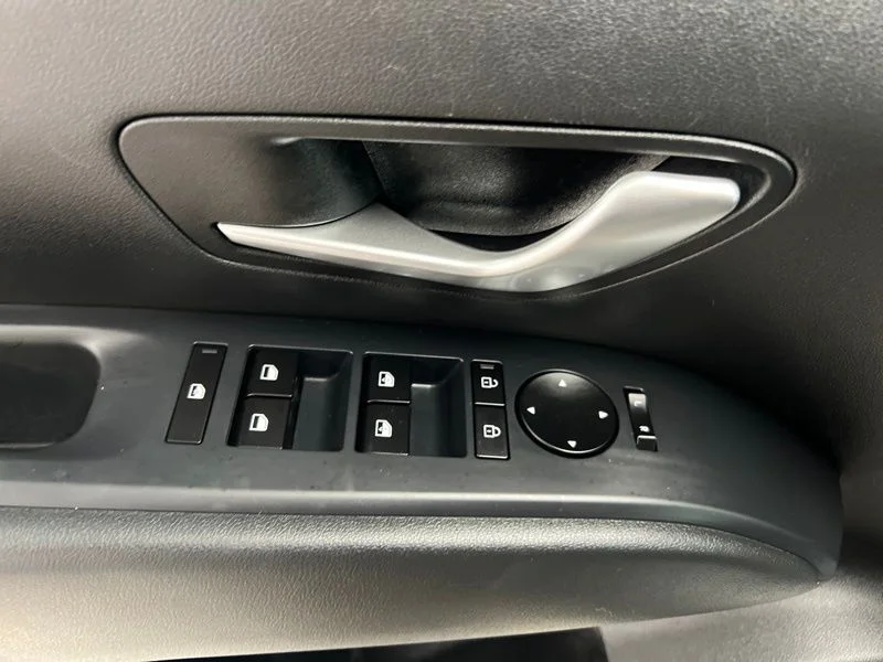 Used 2025 White Hyundai SEL image 19