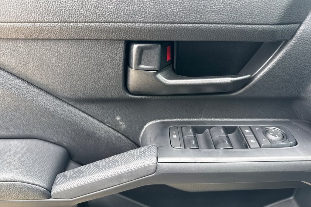 2025 Toyota Tacoma SR5 - Photo 11