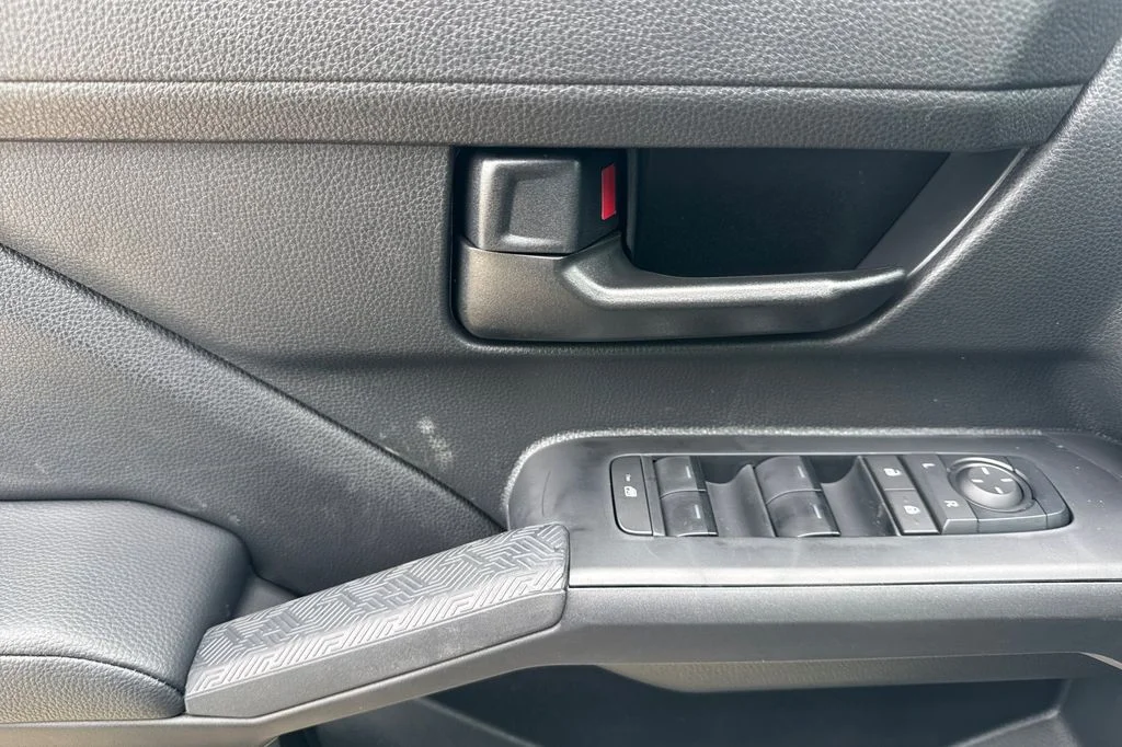 2025 Toyota Tacoma SR5 - Photo 11