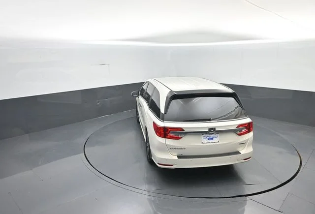 Certified Used 2018 Diamond White Honda Touring image 28