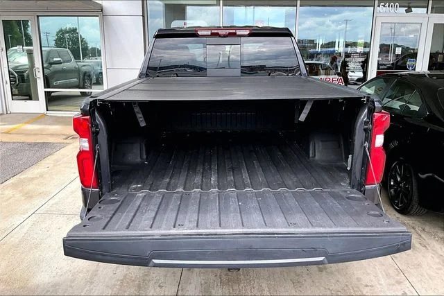 Used 2024 Gray Chevrolet ZR2 image 30