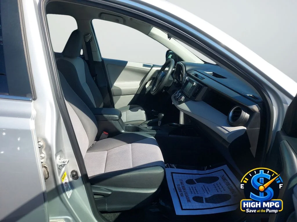 Used 2013 Silver Toyota LE image 24