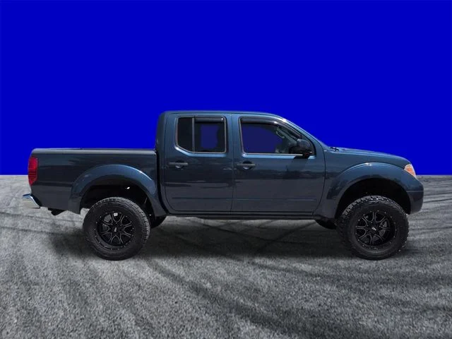 Used 2015 Arctic Blue Metallic Nissan SV image 3