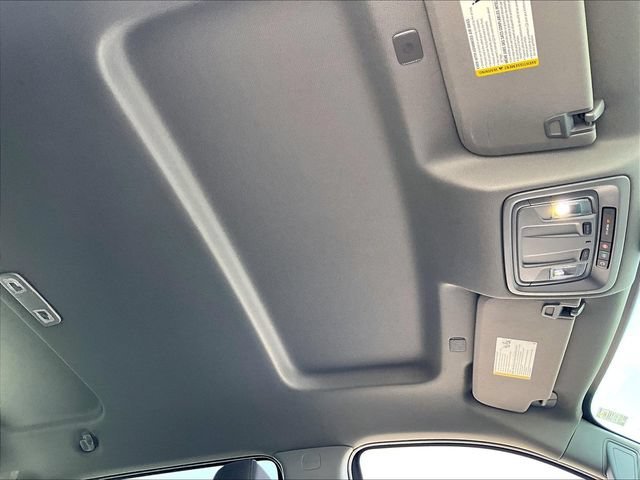 Used 2023 SUMMIT WHITE Chevrolet LT image 22
