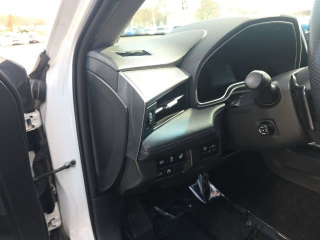 Used 2019 White Toyota XLE image 18