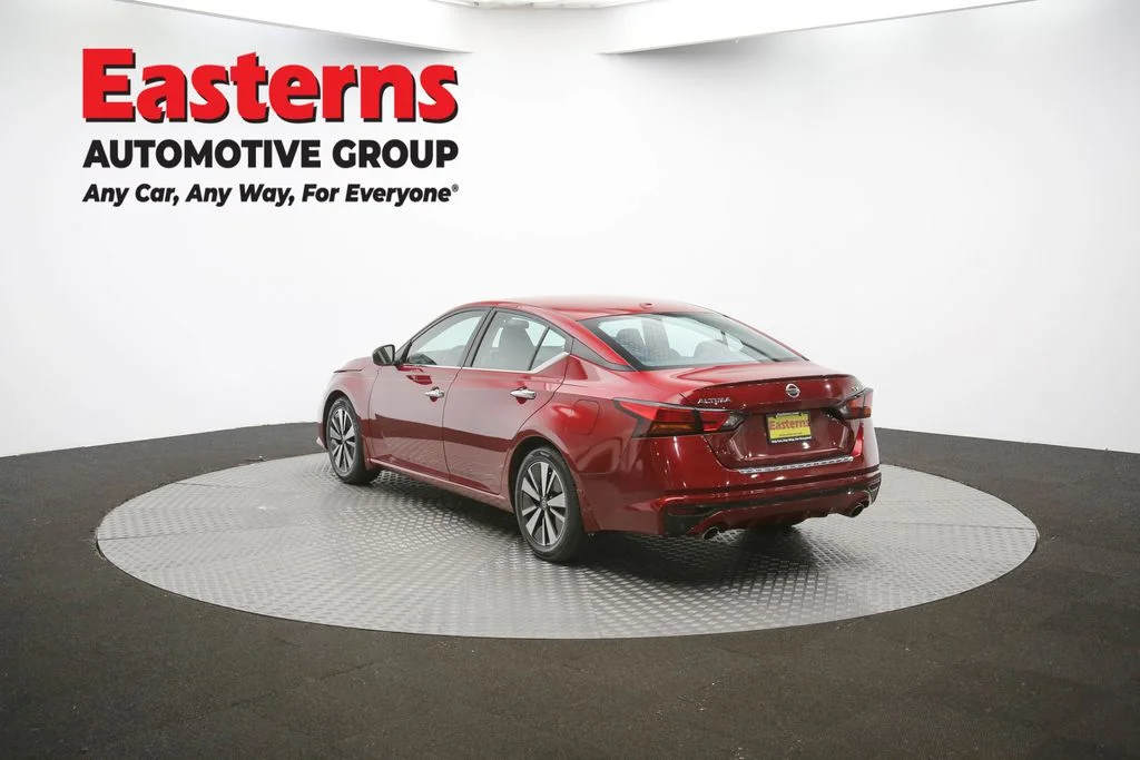 Used 2021 Red Nissan 2.5 SV image 64