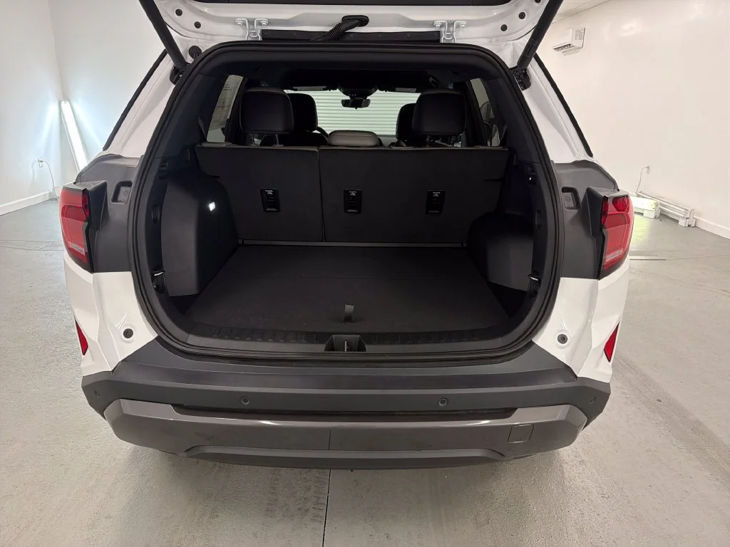 New 2027 Summit White GMC Elevation image 8