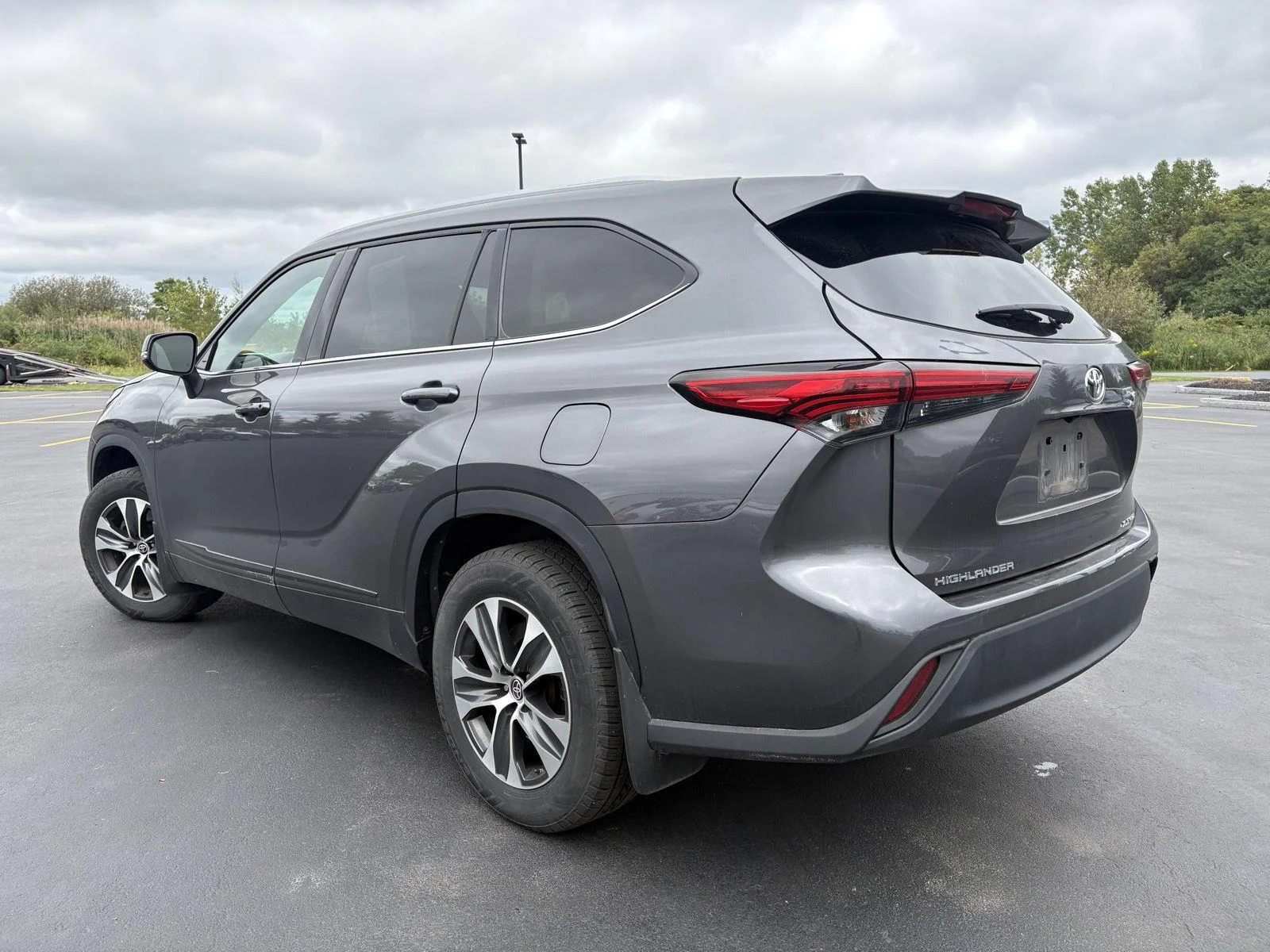 Used 2022 Magnetic Gray Metallic Toyota XLE image 9
