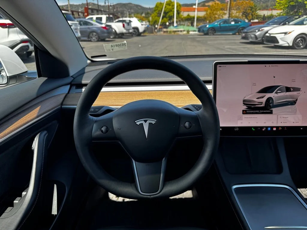 Used 2023  Tesla Base image 22