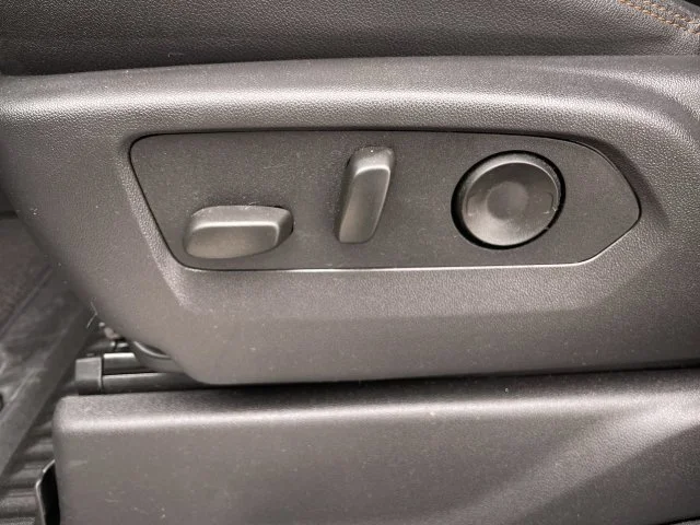 Used 2025 White GMC AT4 image 12