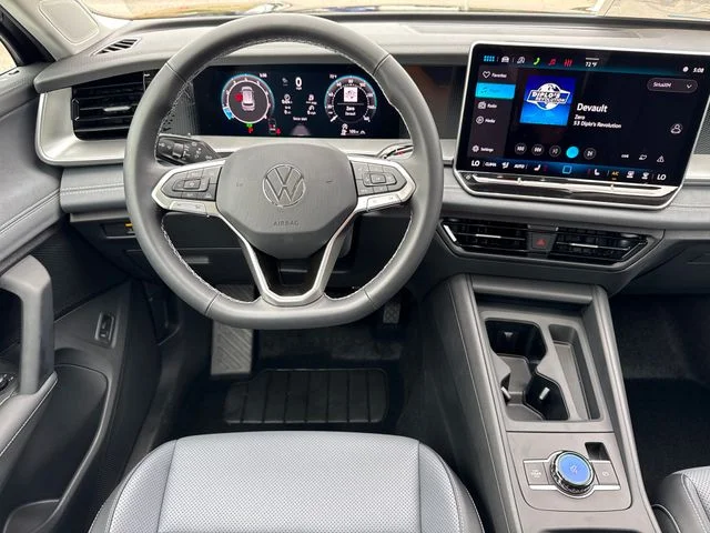 New 2026 Deep Black Pearl Volkswagen 2.0T SE image 30