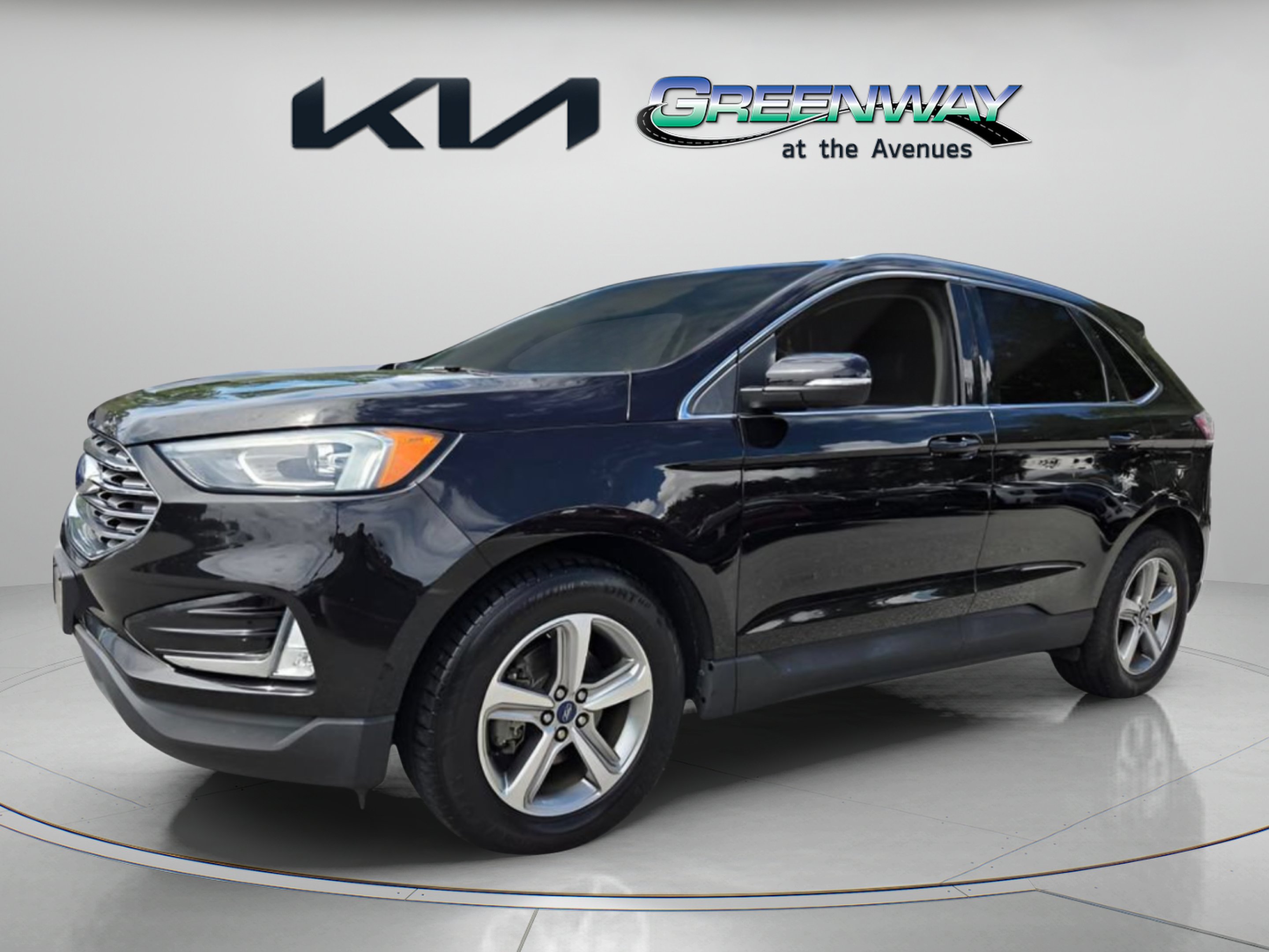 Used 2019 Black Metallic Ford SEL image 3