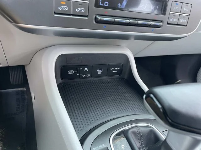Used 2025 Gray Hyundai SEL image 34