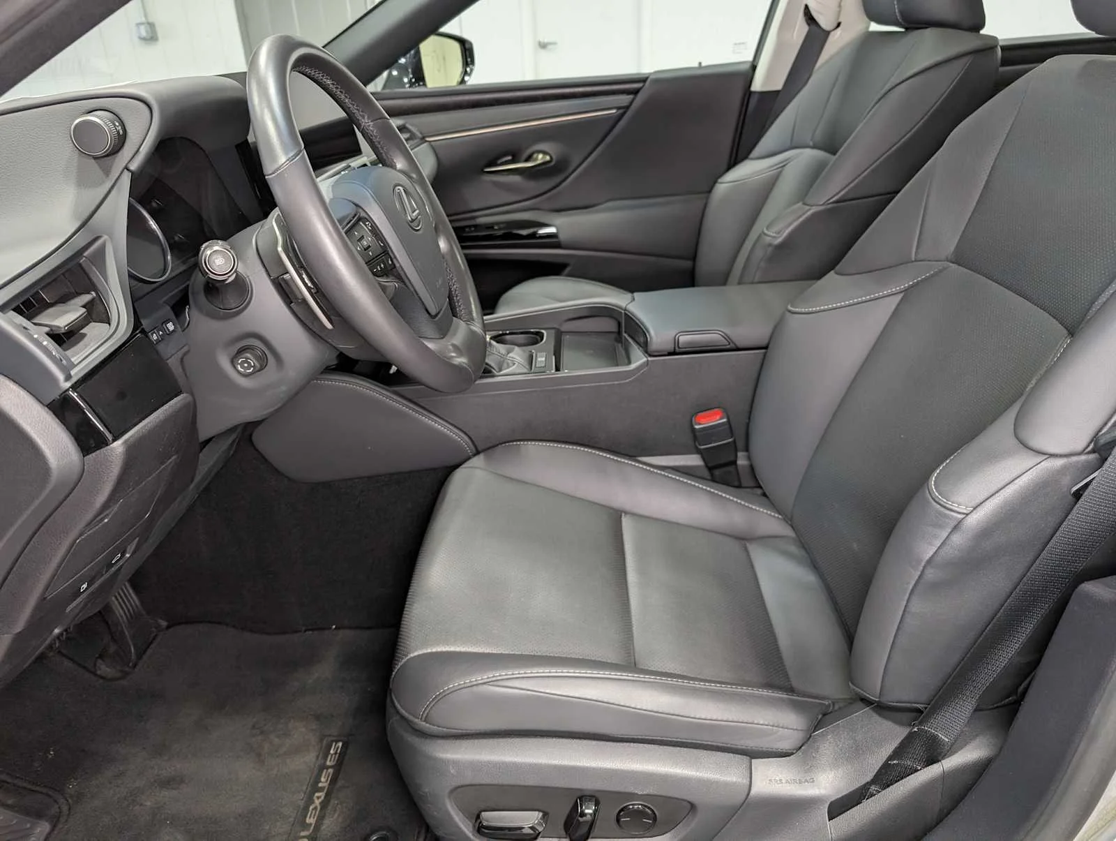 Used 2023 Iridium Lexus  image 5