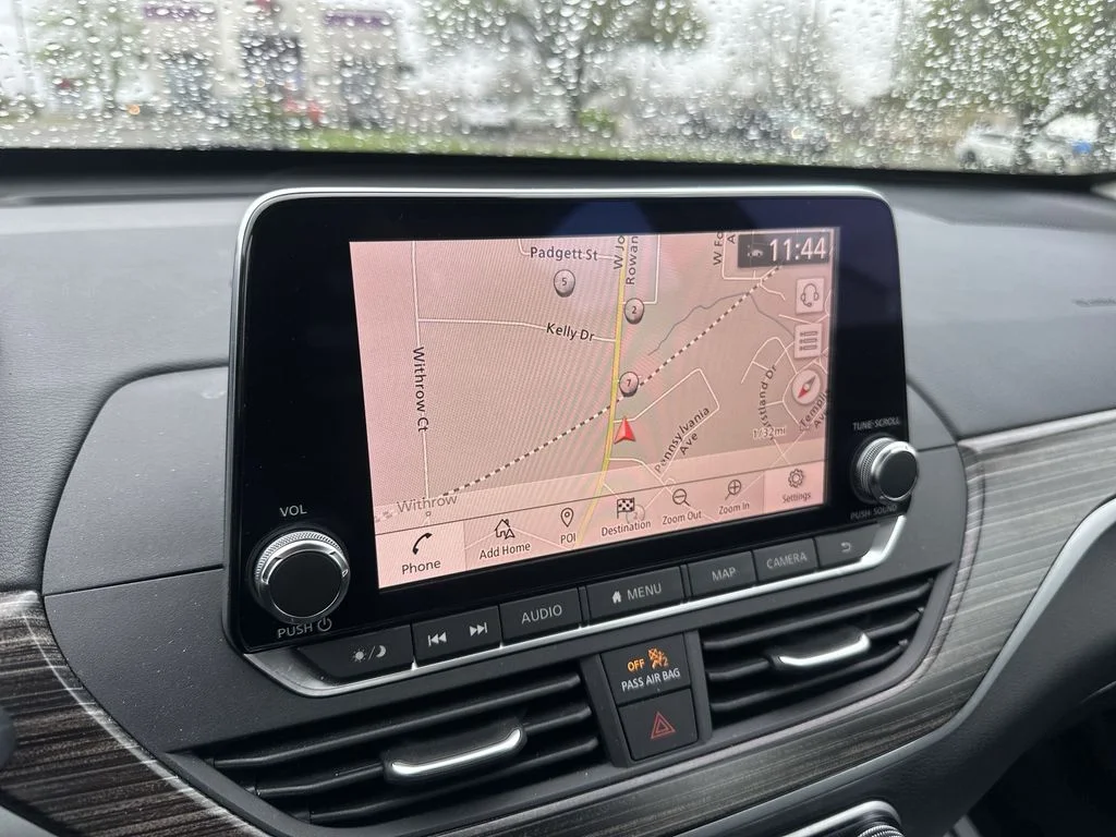 Used 2019 Red Nissan 2.5 Platinum image 18